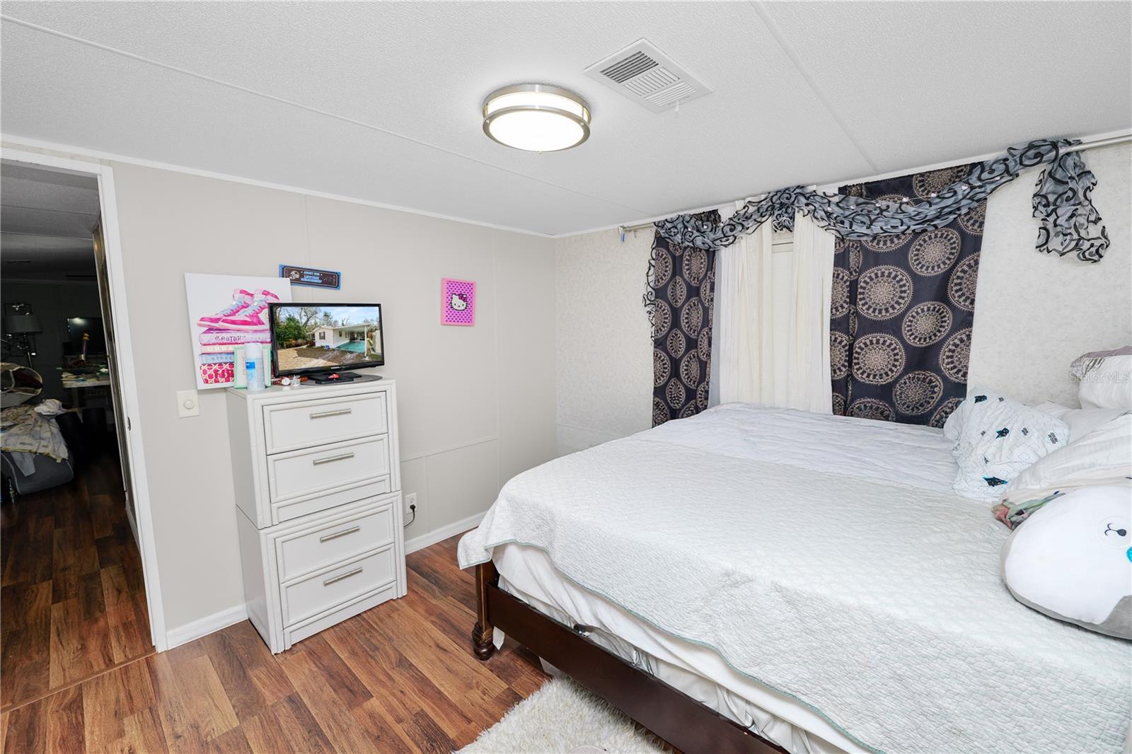 Image 14 of 34 For 710 Socrum Loop Road 14