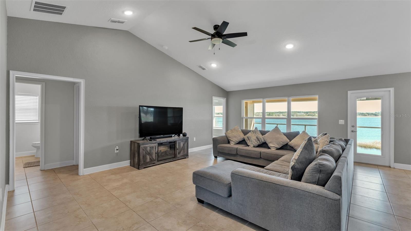 Image 4 of 43 For 4724 Brookshire Court