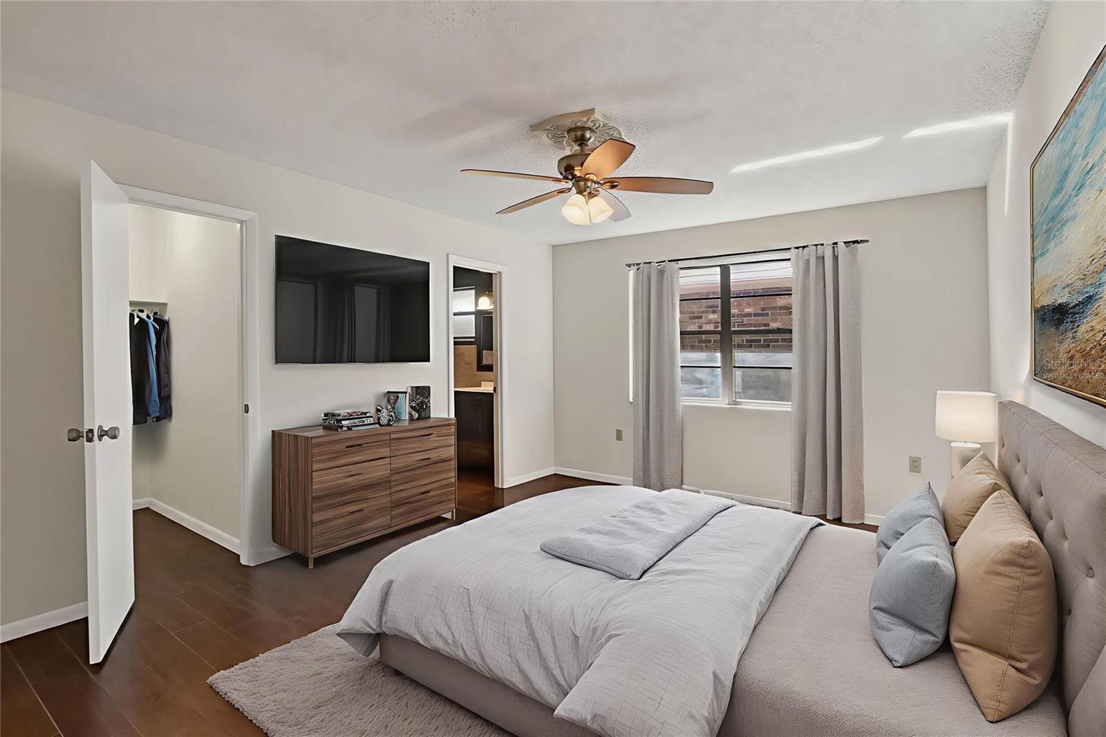 Image 11 of 53 For 447 Lake Carolyn Circle