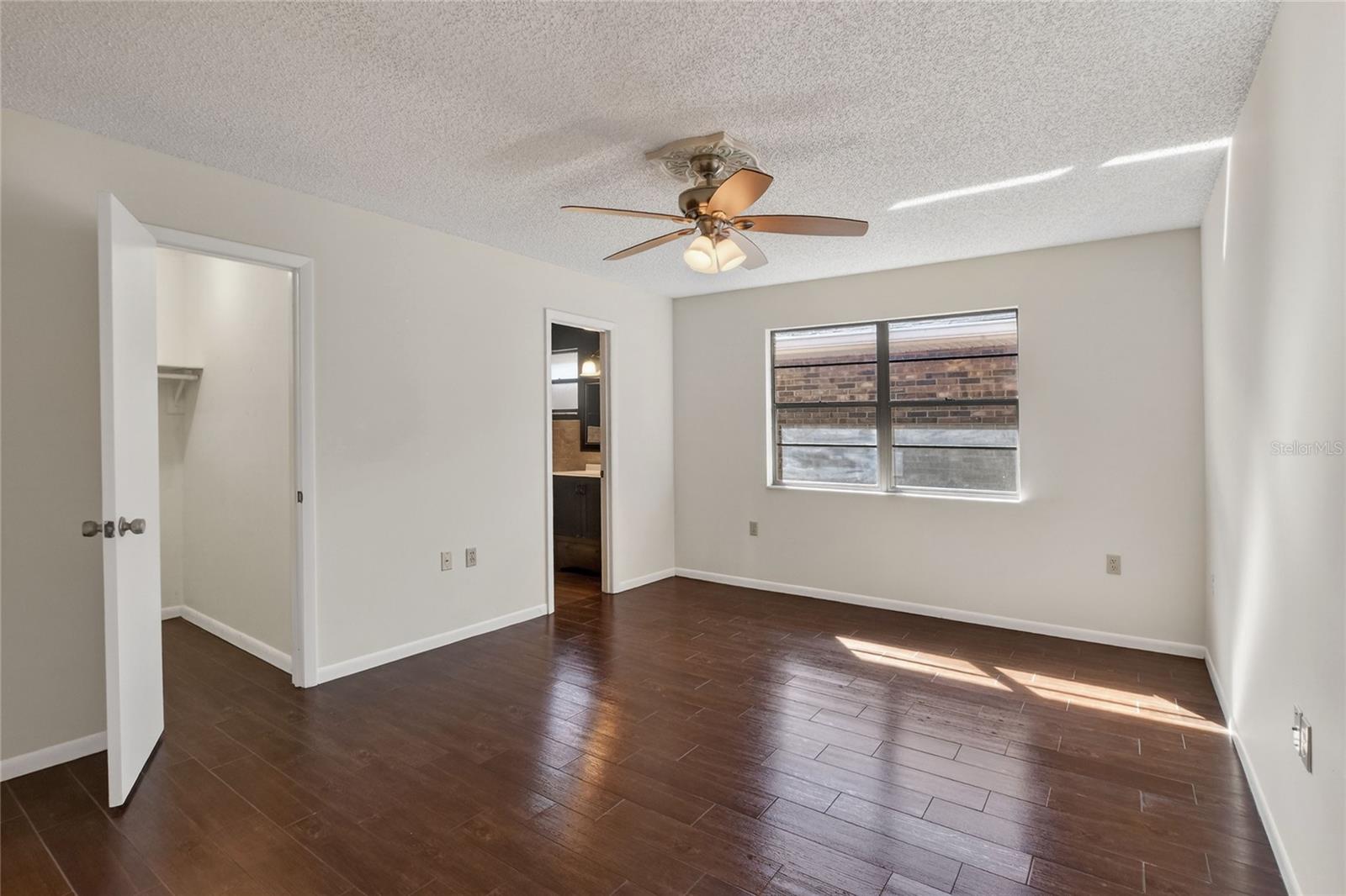 Image 12 of 53 For 447 Lake Carolyn Circle