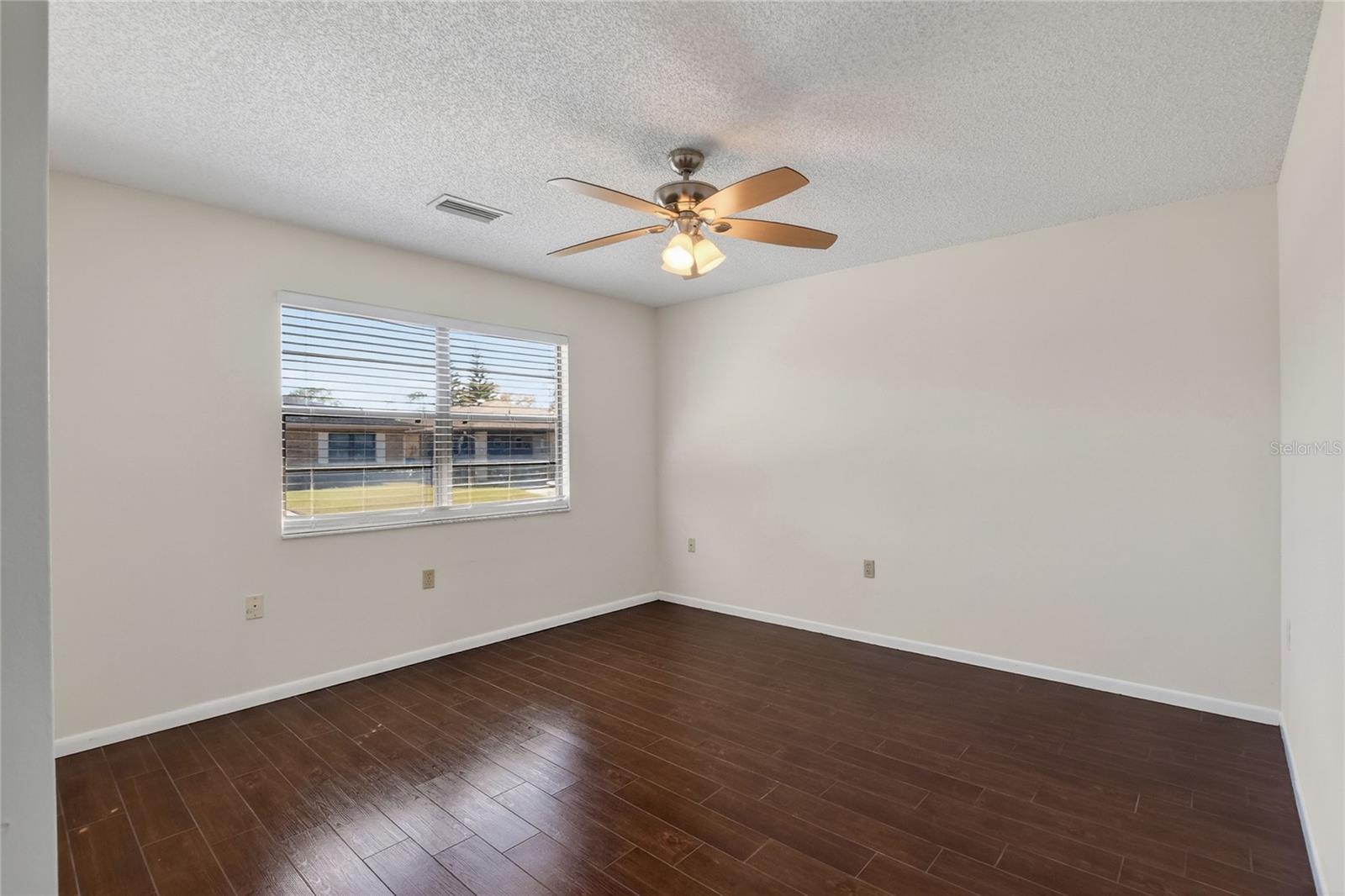 Image 17 of 53 For 447 Lake Carolyn Circle