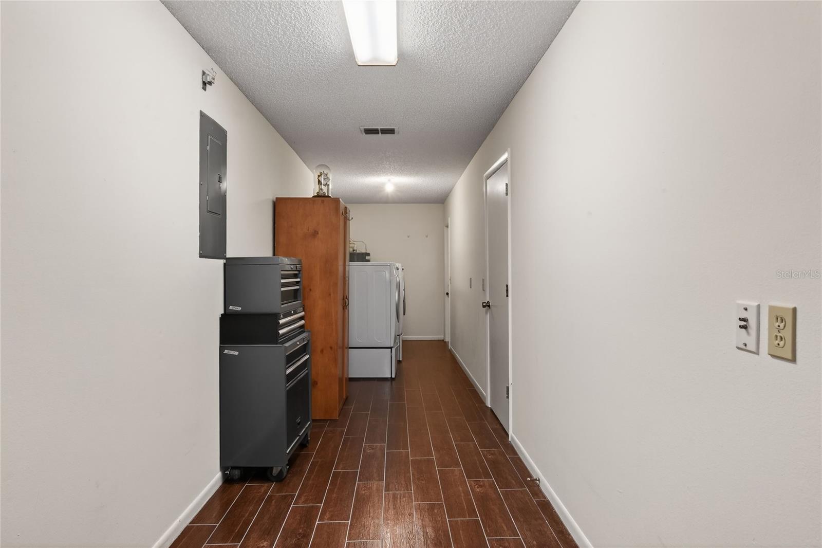 Image 20 of 53 For 447 Lake Carolyn Circle