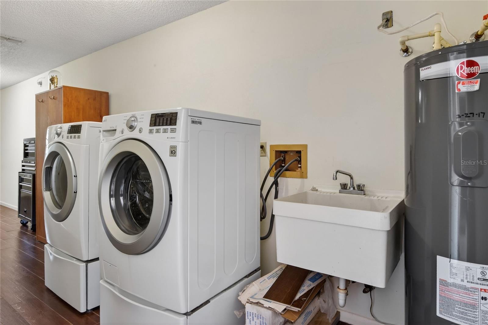 Image 21 of 53 For 447 Lake Carolyn Circle