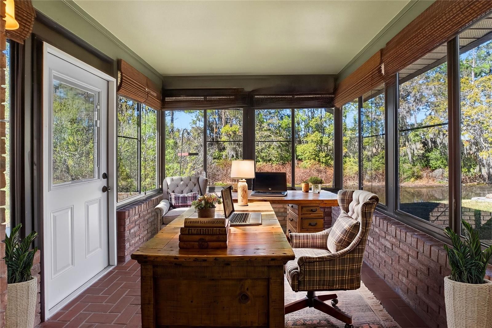 Image 24 of 53 For 447 Lake Carolyn Circle