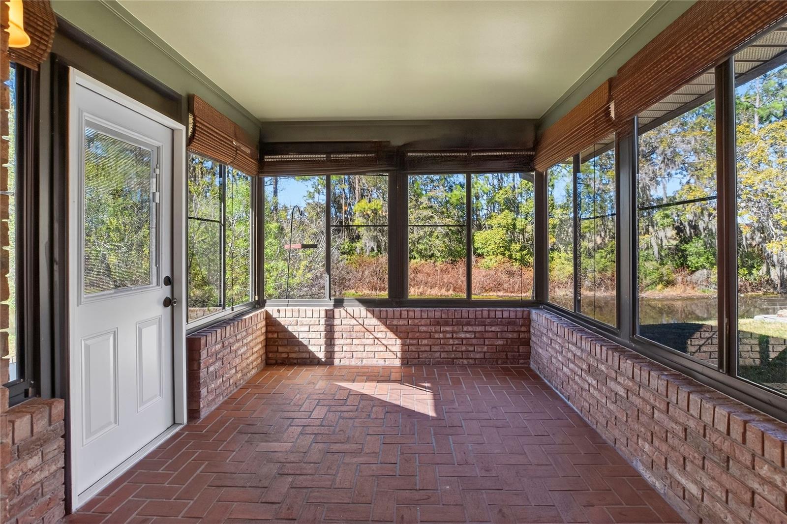 Image 25 of 53 For 447 Lake Carolyn Circle