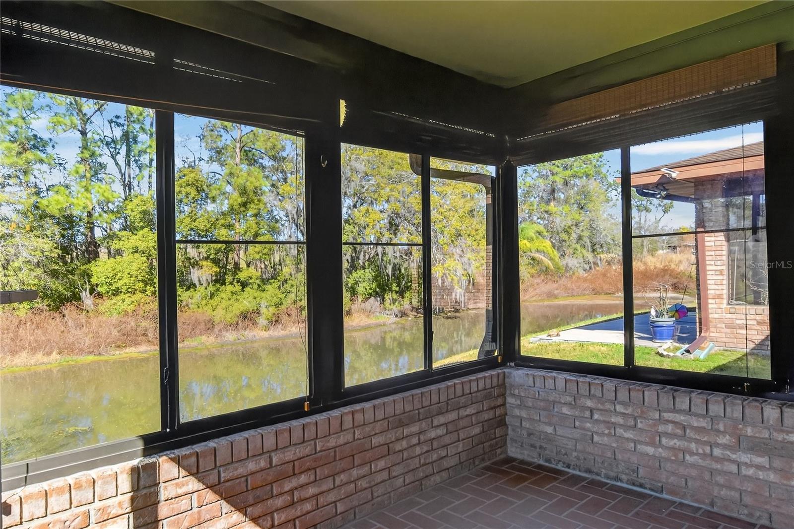 Image 26 of 53 For 447 Lake Carolyn Circle