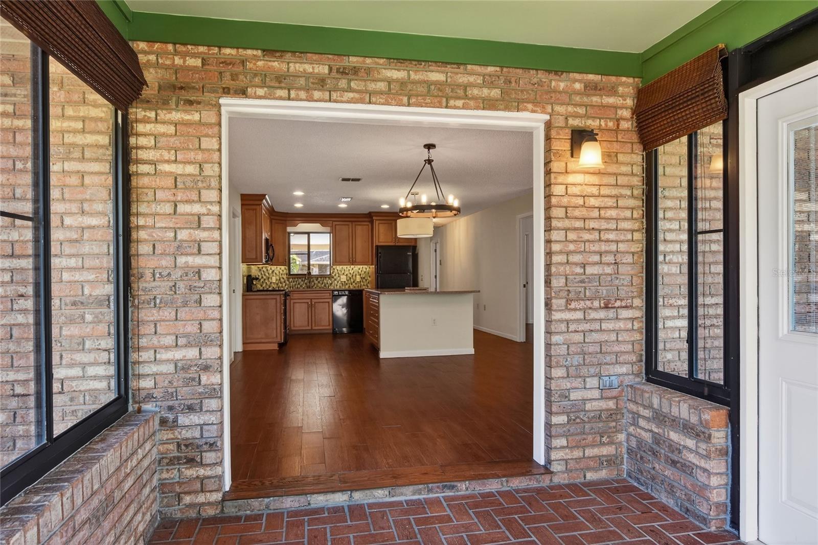 Image 27 of 53 For 447 Lake Carolyn Circle