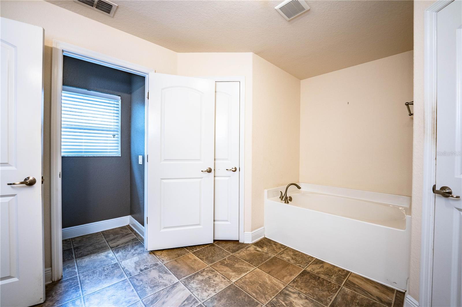 Image 26 of 56 For 1631 Taylor Landing Drive