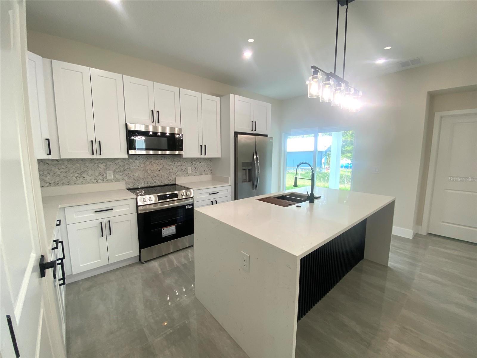 Image 11 of 23 For 703 Aston-martin Drive