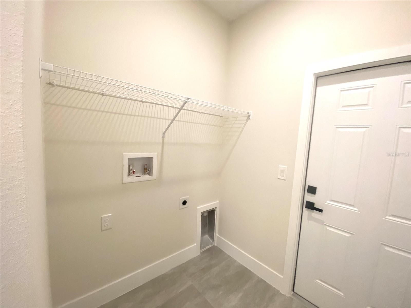 Image 16 of 23 For 703 Aston-martin Drive