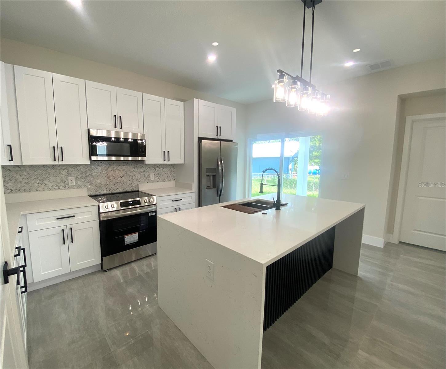 Image 5 of 23 For 703 Aston-martin Drive