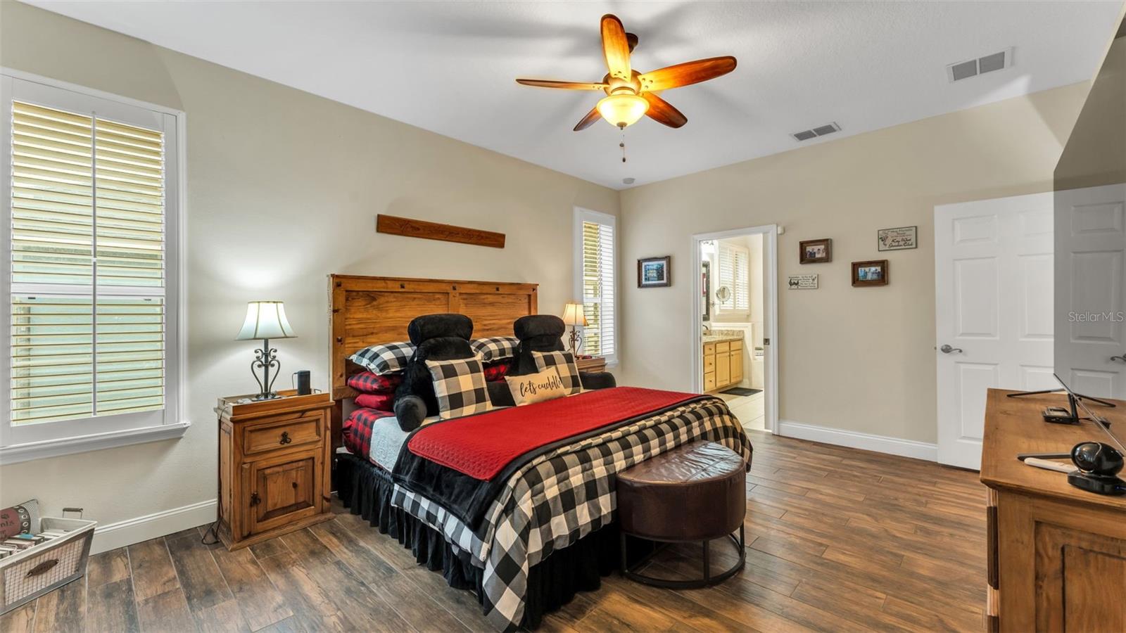 Image 22 of 50 For 781 Country Walk Cove