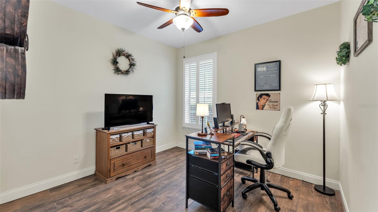 Image 37 of 50 For 781 Country Walk Cove