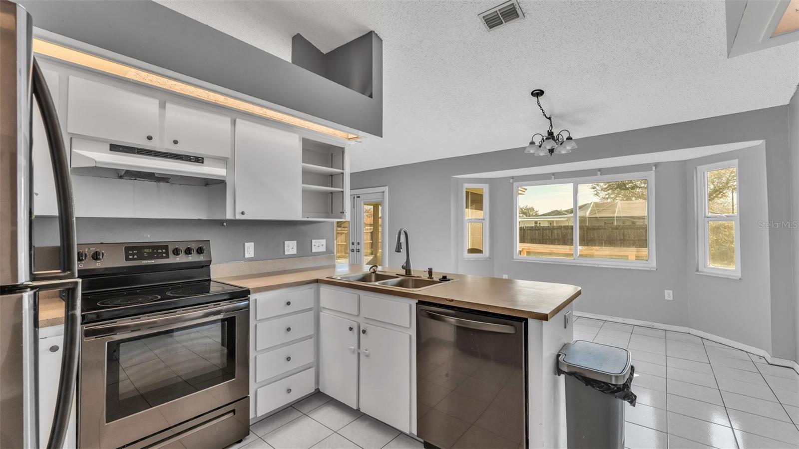 Image 5 of 40 For 7627 Clouser Court