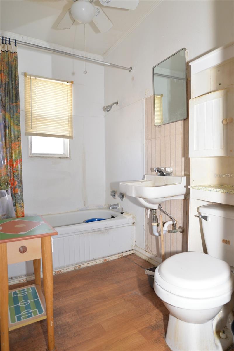 Image 5 of 10 For 640 8th Street