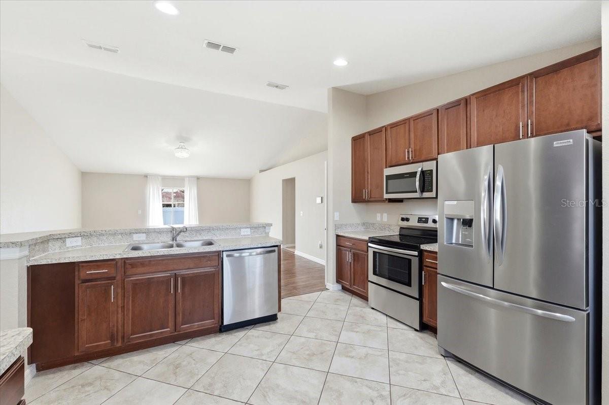 Image 13 of 42 For 185 Kissengen Park Boulevard