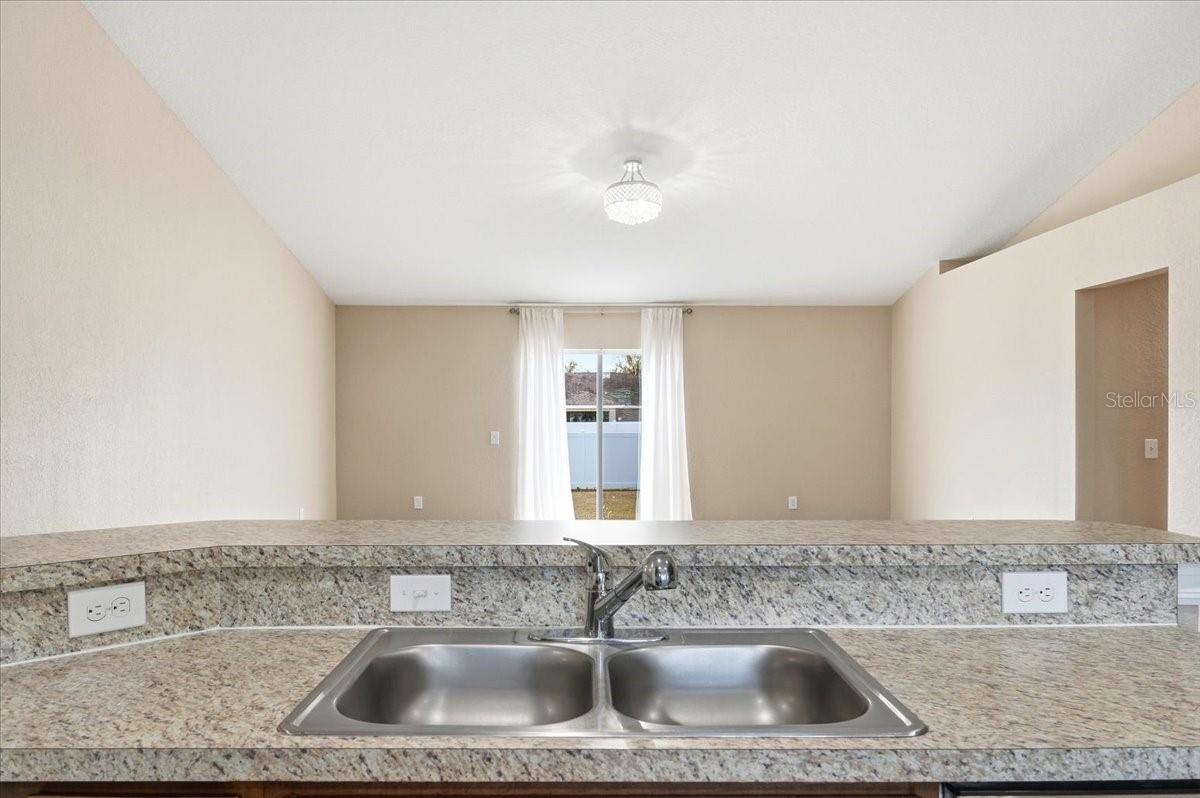 Image 14 of 42 For 185 Kissengen Park Boulevard