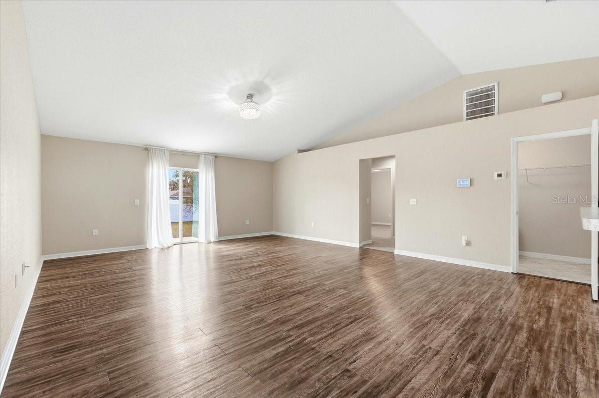 Image 17 of 42 For 185 Kissengen Park Boulevard