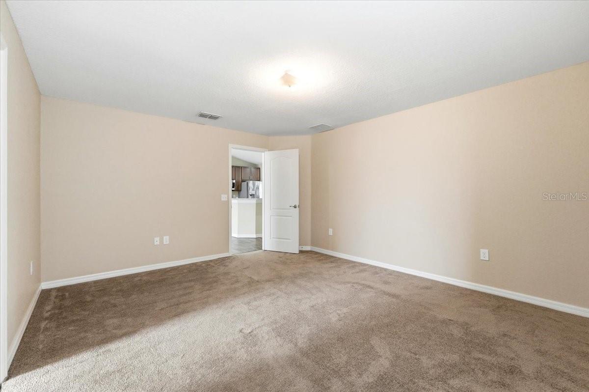 Image 22 of 42 For 185 Kissengen Park Boulevard