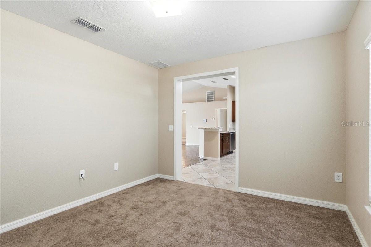 Image 8 of 42 For 185 Kissengen Park Boulevard