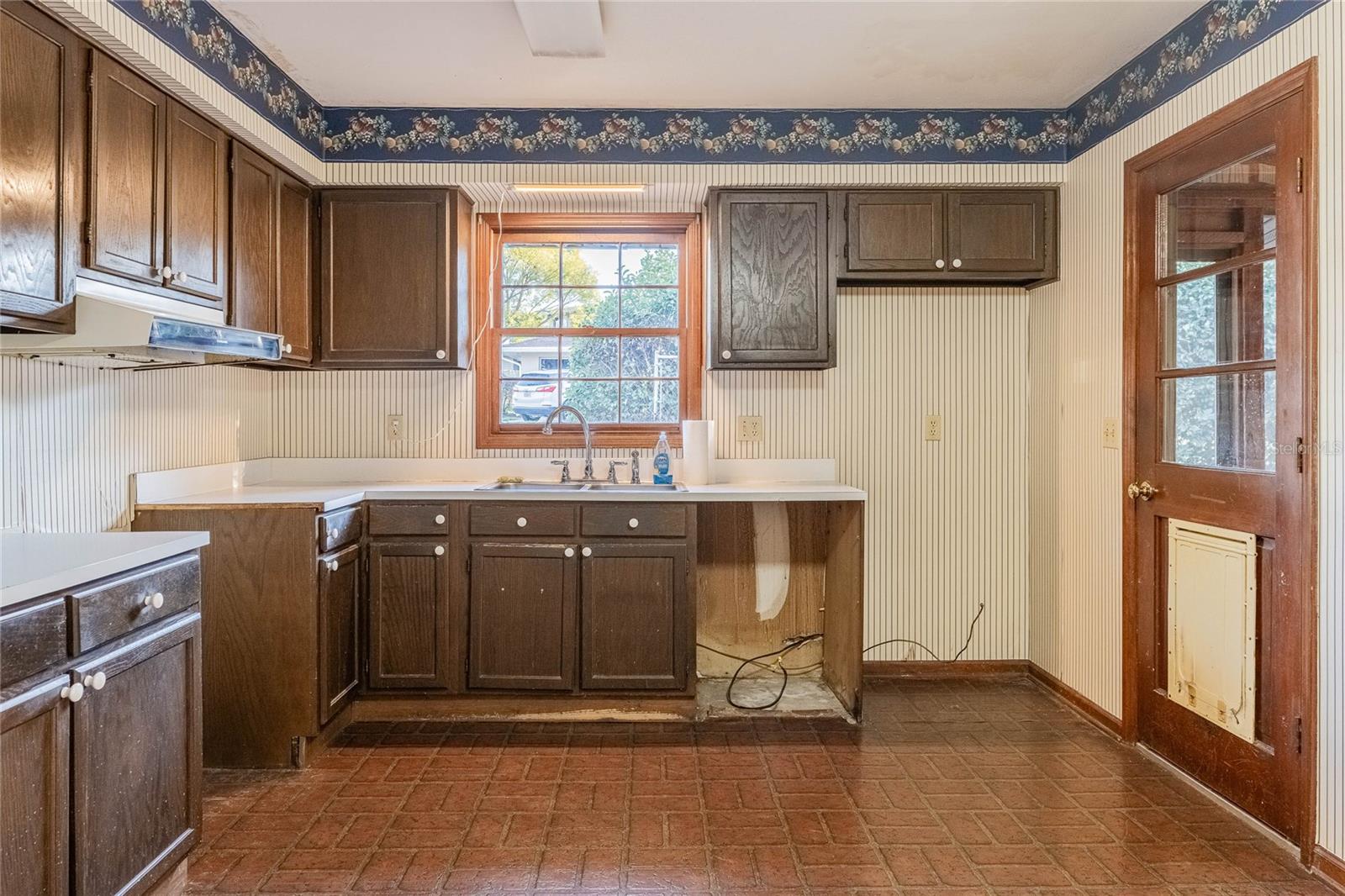 Image 14 of 39 For 5023 Kingswood Drive