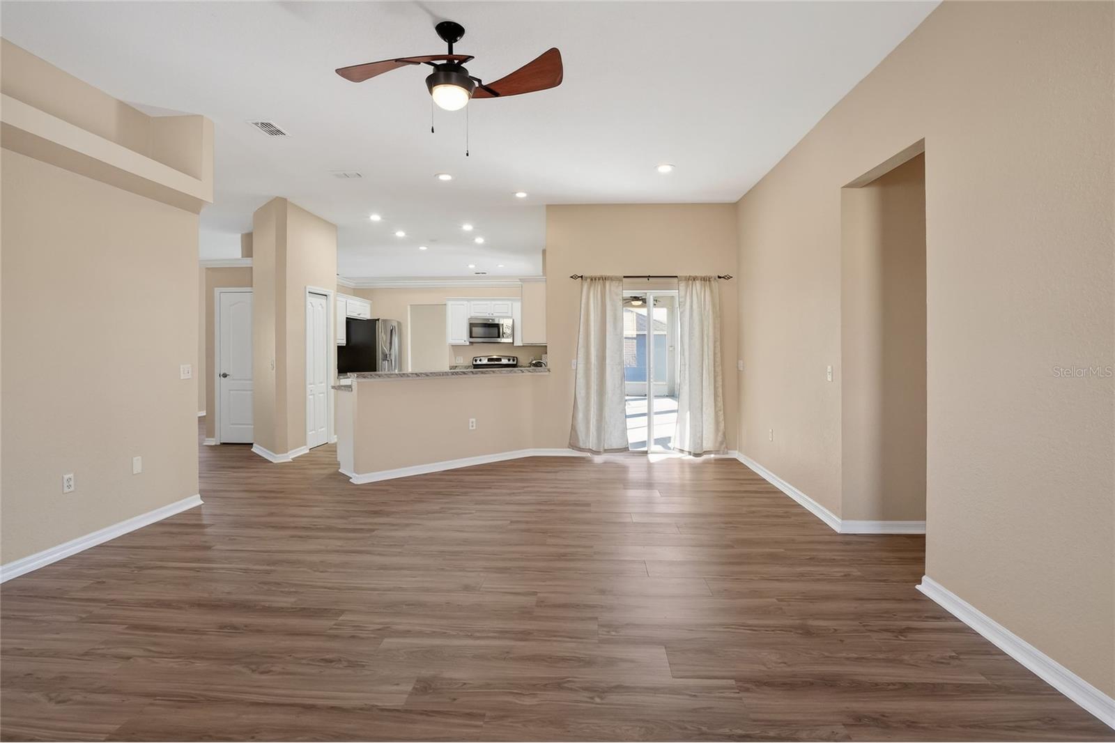 Image 18 of 50 For 2743 Berkford Circle