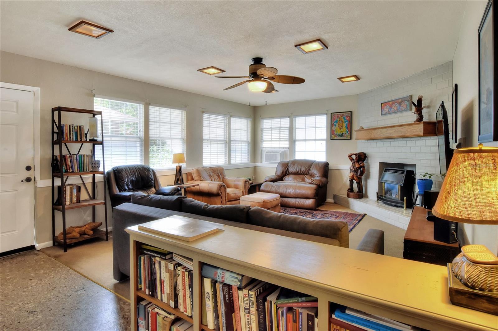 Listing photo id 8 for 1819 Meadowbrook Avenue