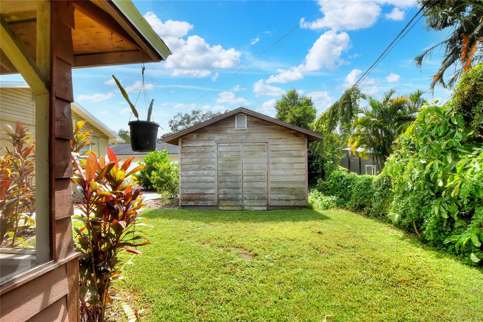 Listing photo id 27 for 1819 Meadowbrook Avenue