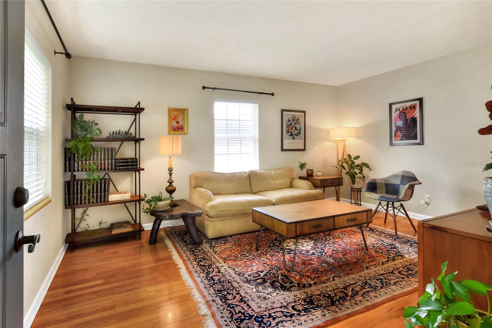 Listing photo id 1 for 1819 Meadowbrook Avenue