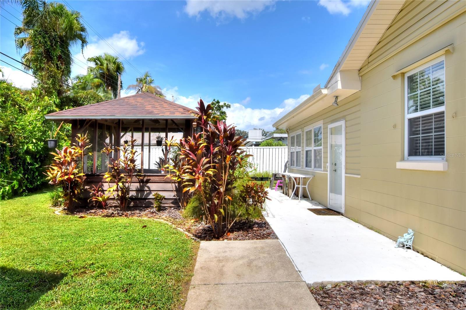 Listing photo id 33 for 1819 Meadowbrook Avenue