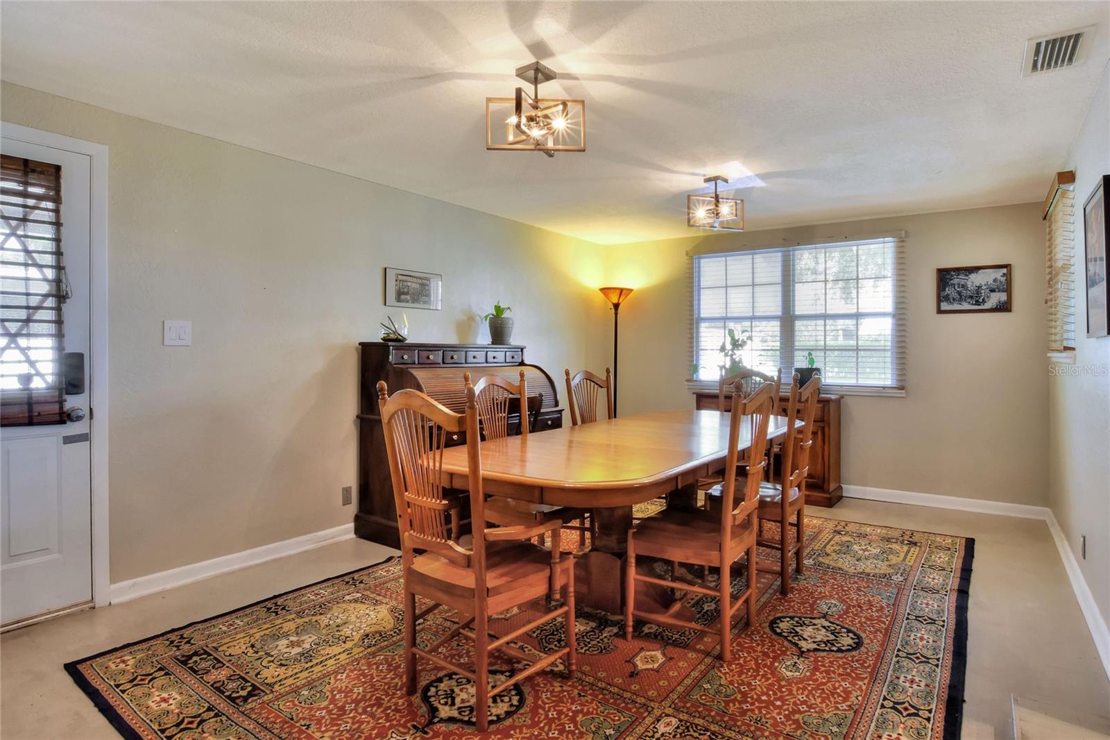 Listing photo id 5 for 1819 Meadowbrook Avenue