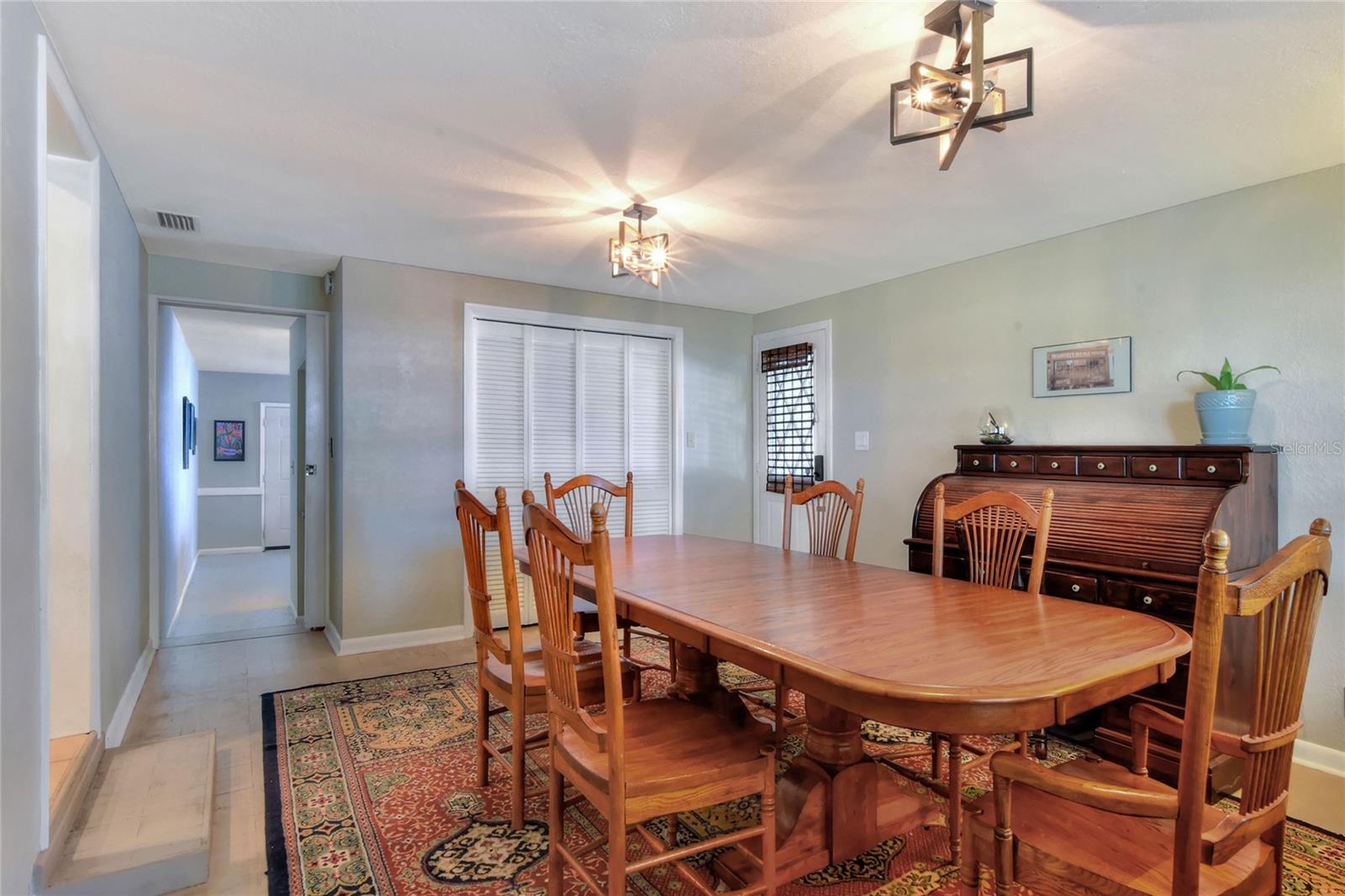 Listing photo id 7 for 1819 Meadowbrook Avenue