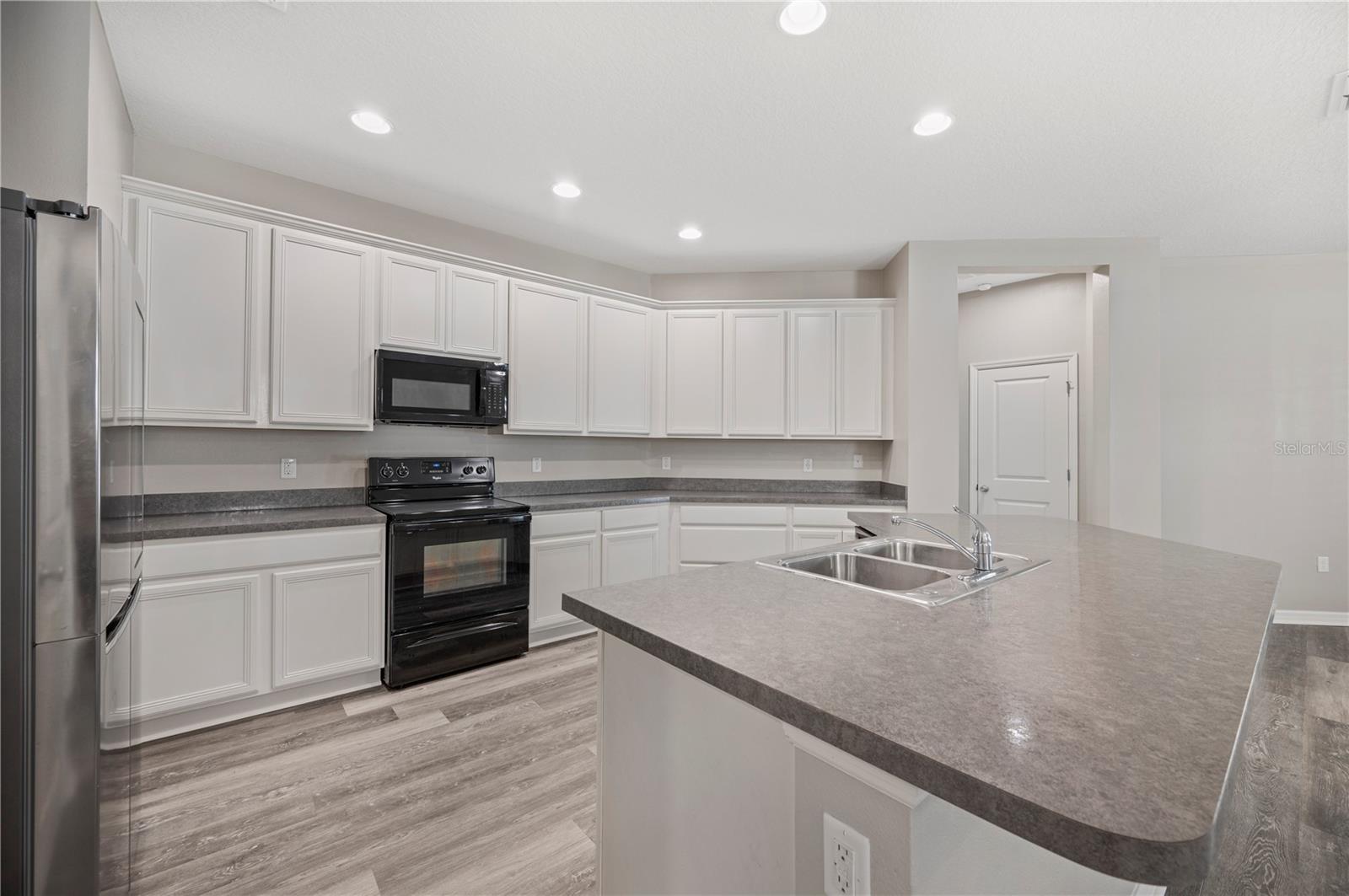 Image 2 of 30 For 4303 Moon Shadow Loop