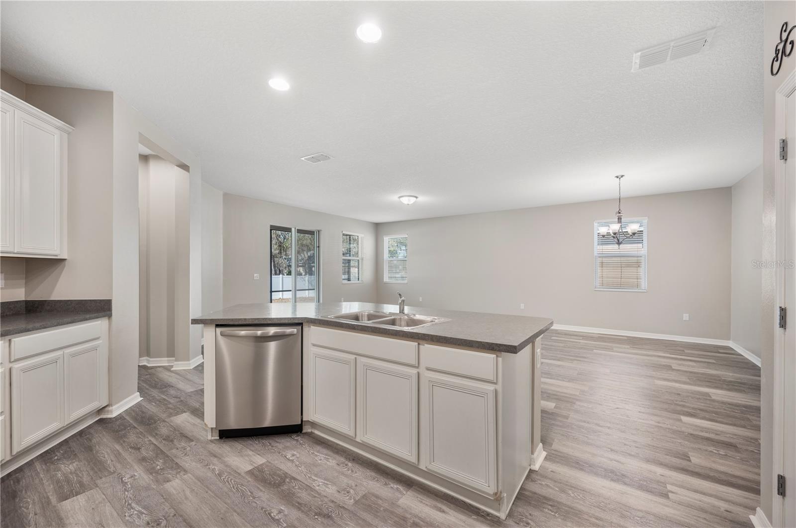 Image 4 of 30 For 4303 Moon Shadow Loop