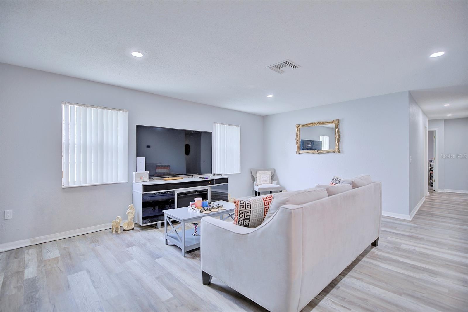 Image 4 of 30 For 1718 Theon Street