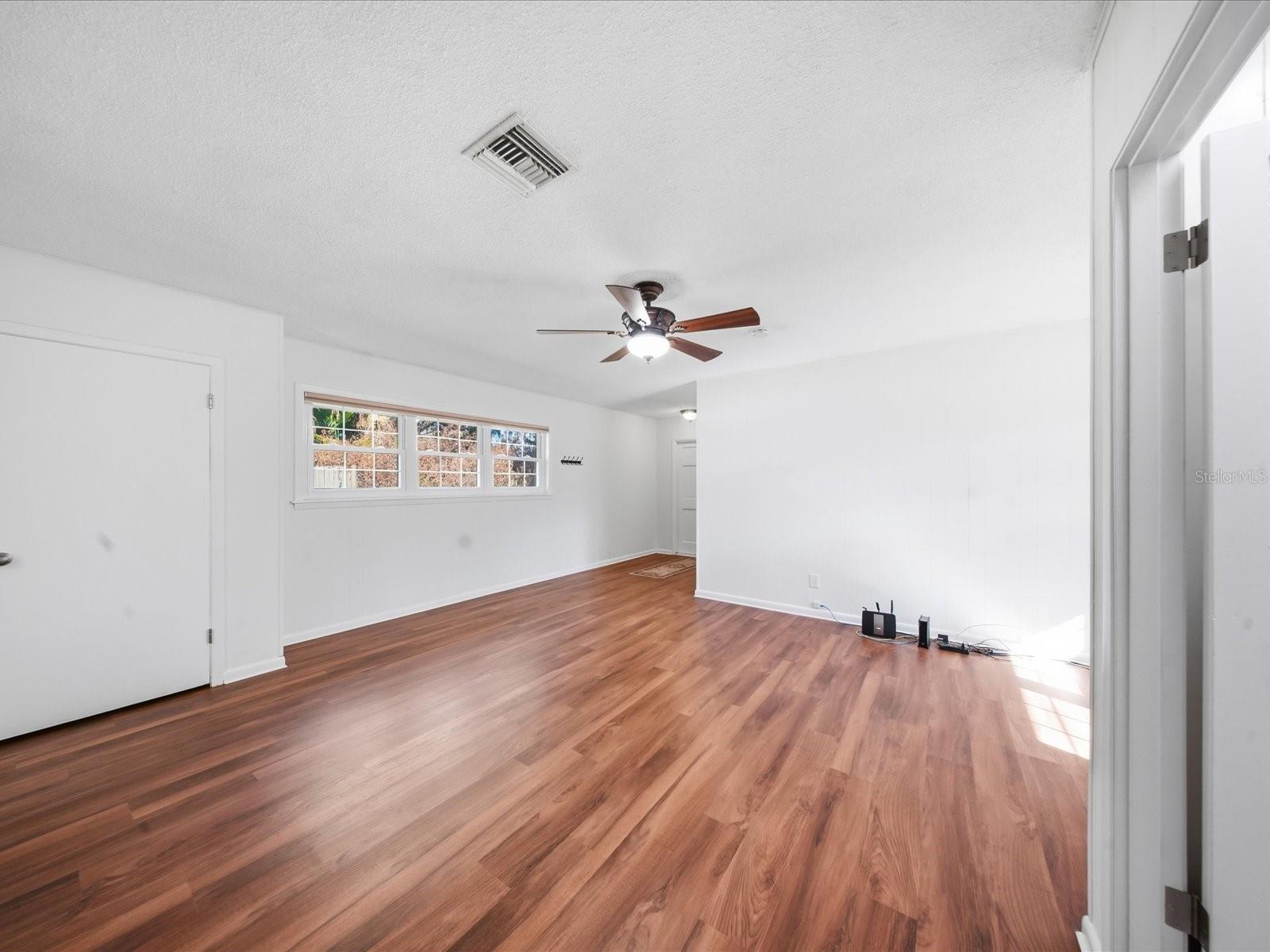 Image 10 of 53 For 1312 Collins Lane