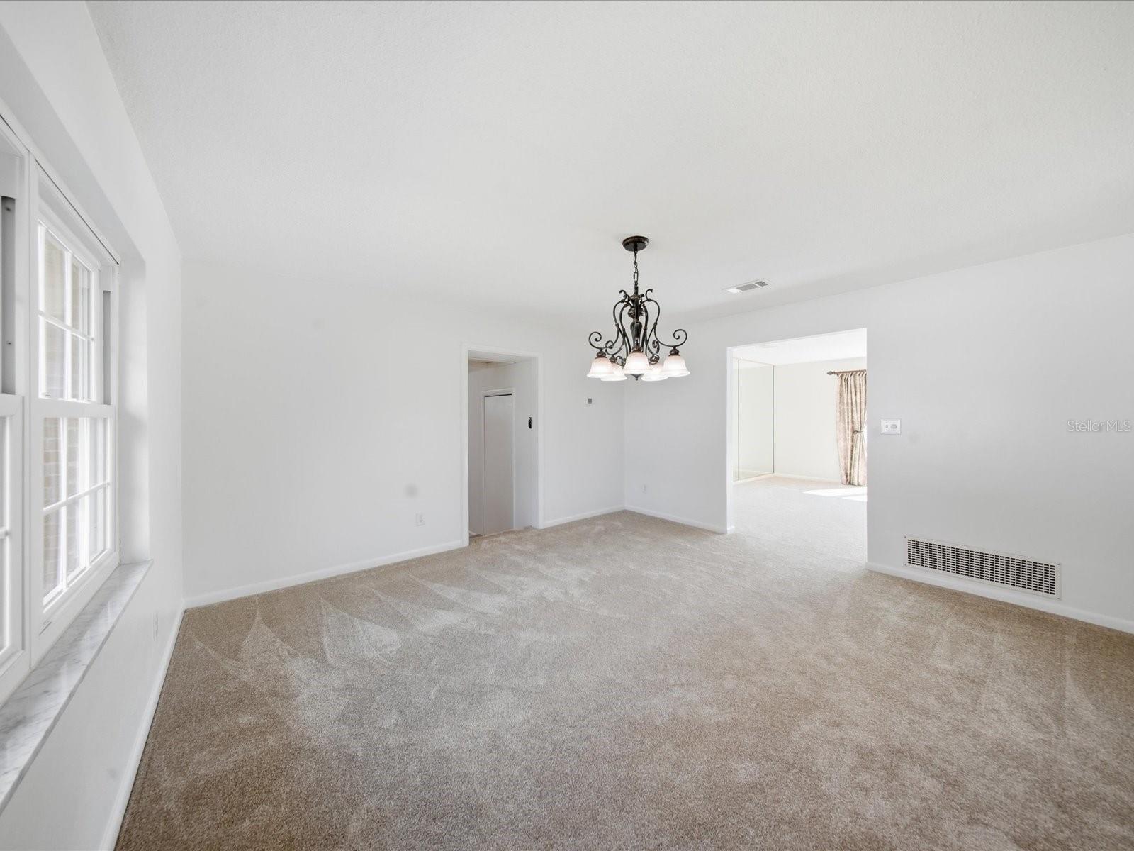 Image 14 of 53 For 1312 Collins Lane