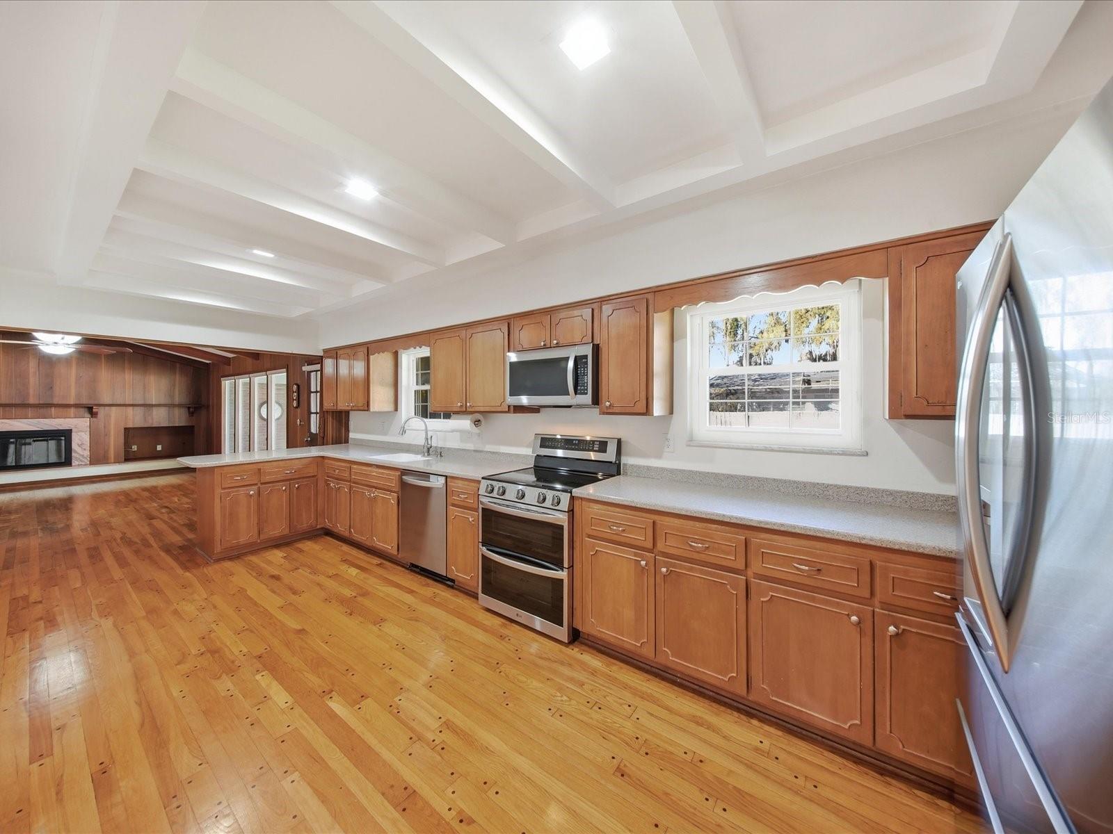 Image 20 of 53 For 1312 Collins Lane