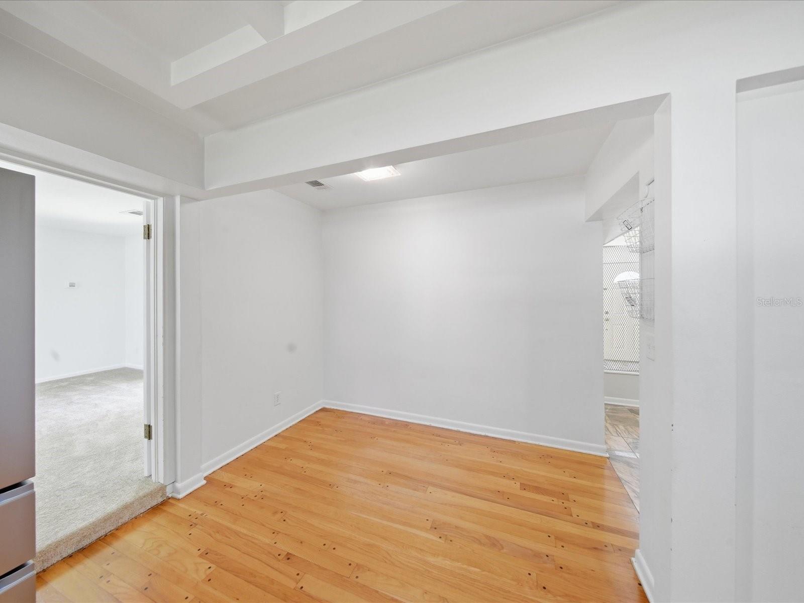 Image 22 of 53 For 1312 Collins Lane