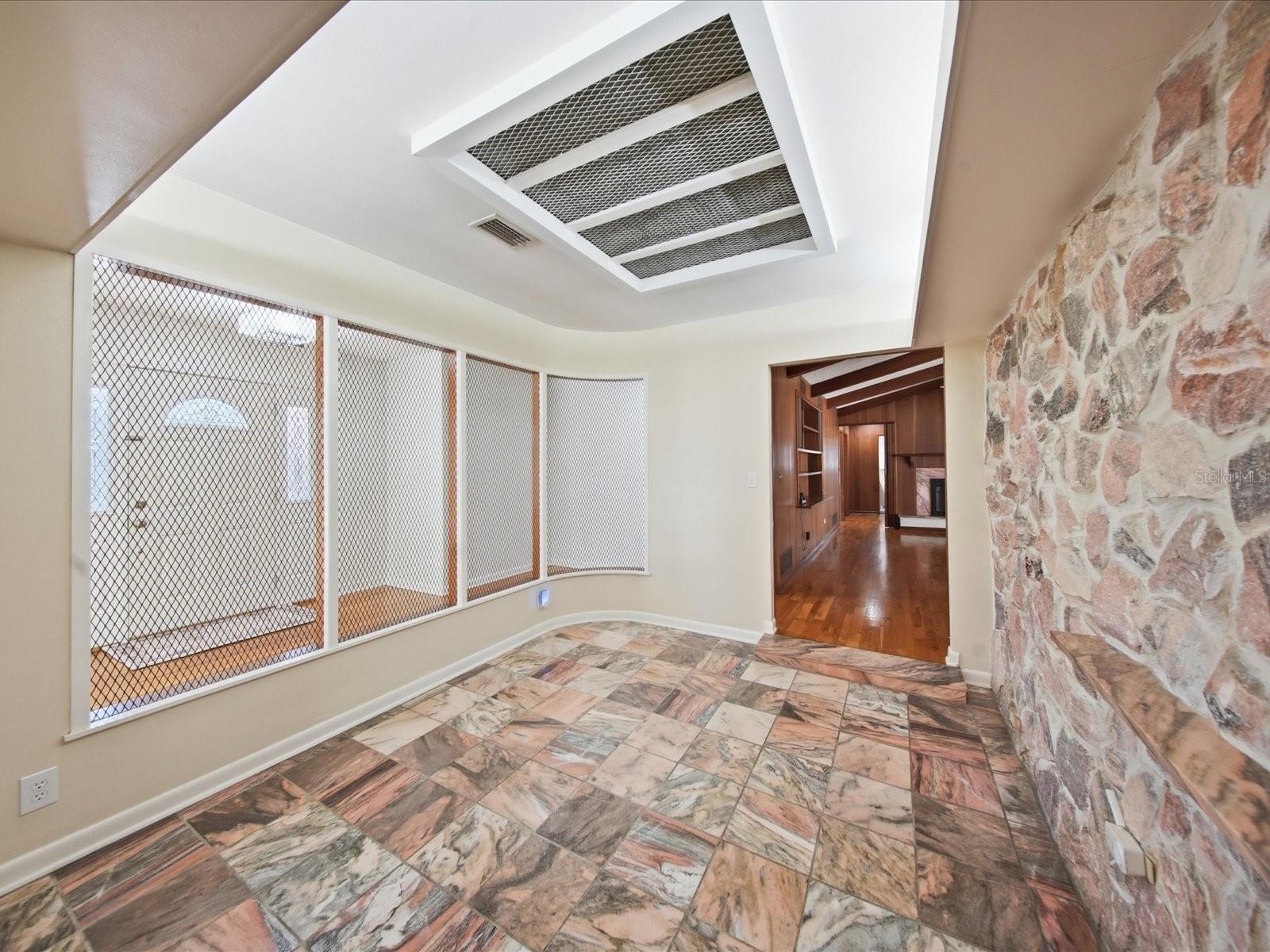 Image 26 of 53 For 1312 Collins Lane