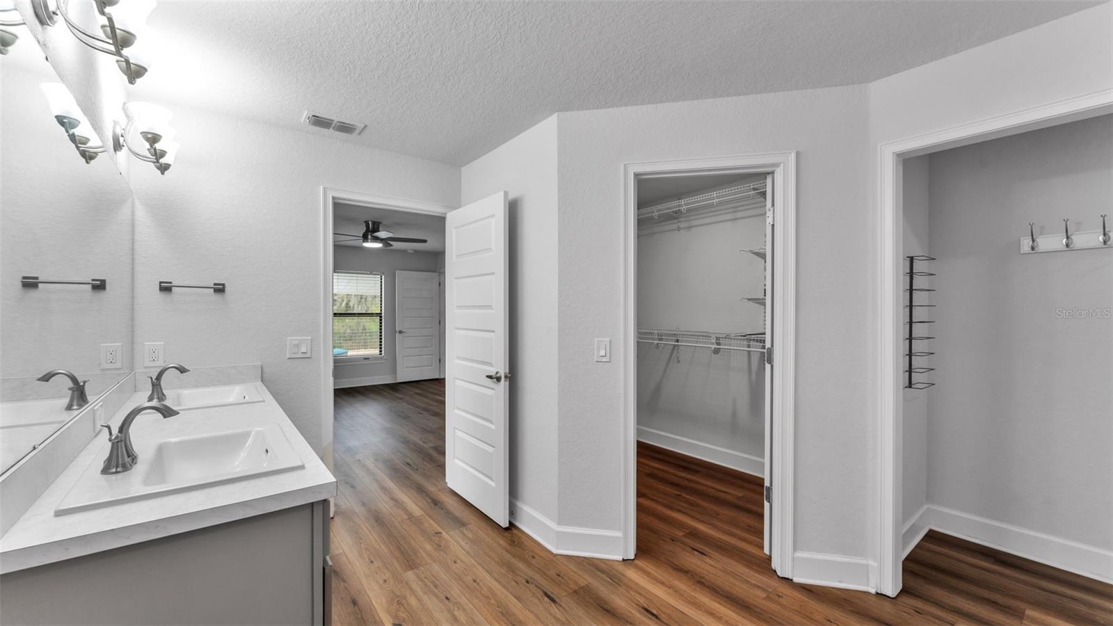 Image 13 of 28 For 157 Heritage Park Lane