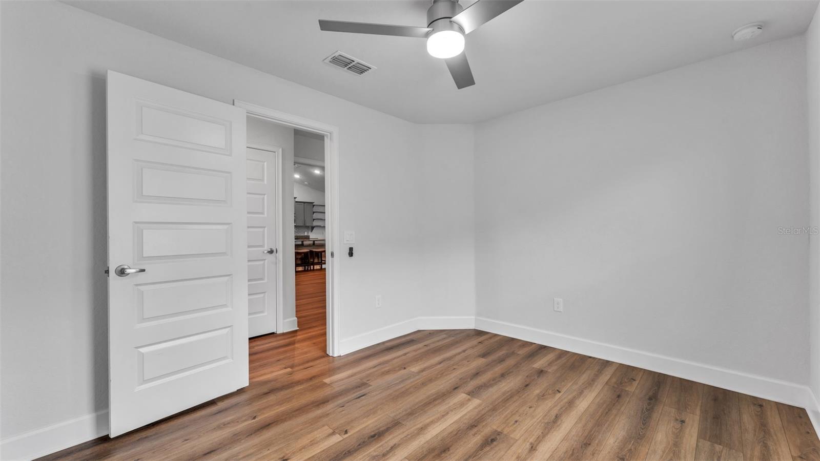 Image 17 of 28 For 157 Heritage Park Lane