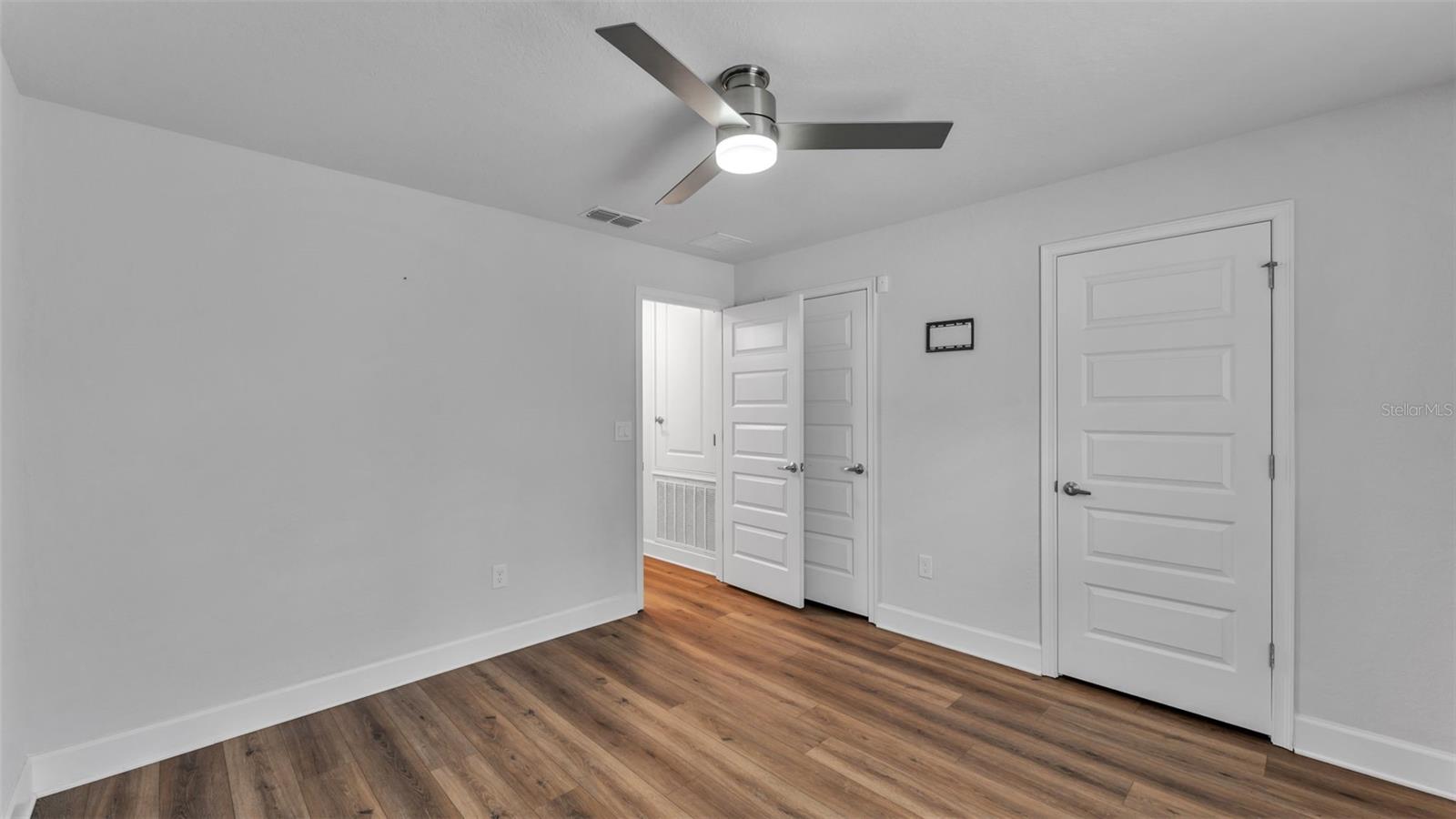 Image 20 of 28 For 157 Heritage Park Lane