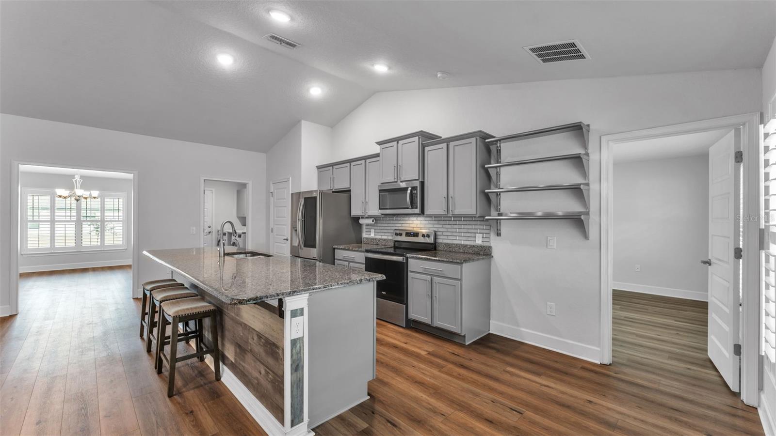 Image 7 of 28 For 157 Heritage Park Lane