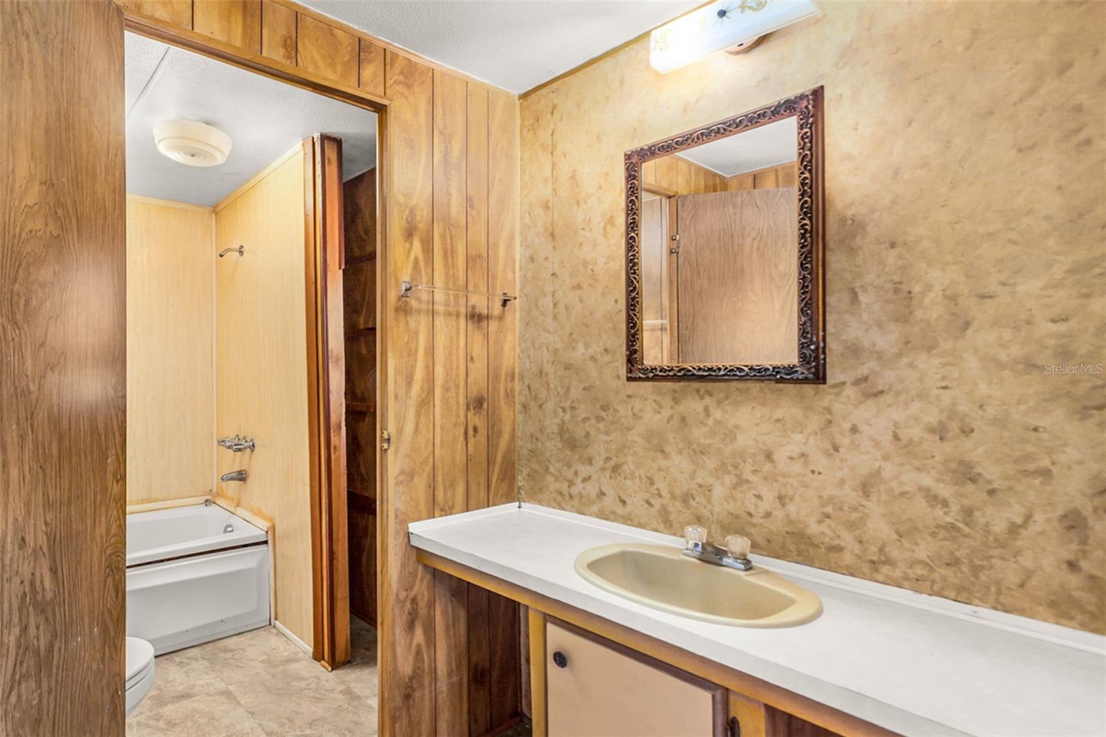 Image 16 of 36 For 233 Temple Circle W