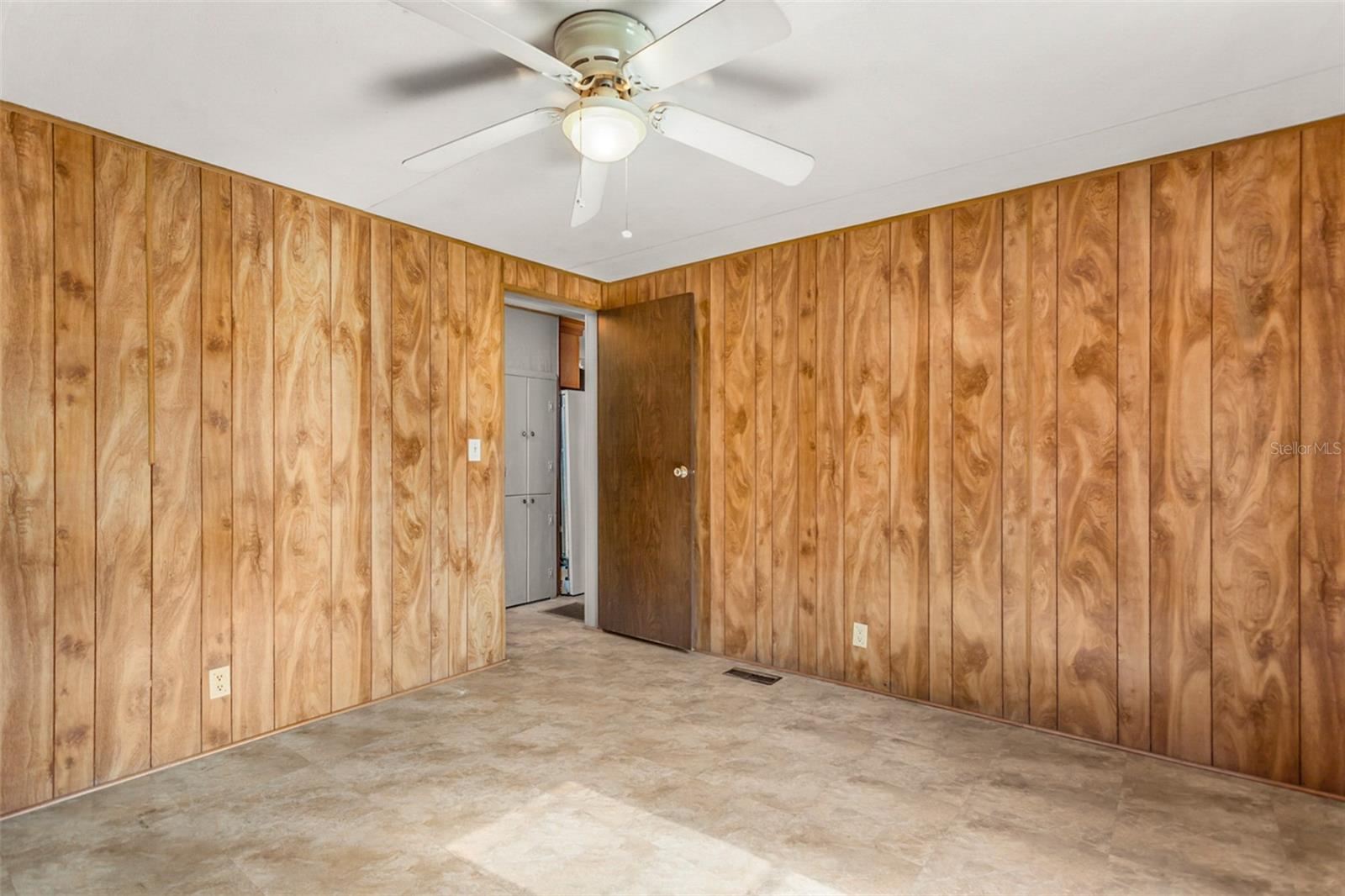 Image 18 of 36 For 233 Temple Circle W