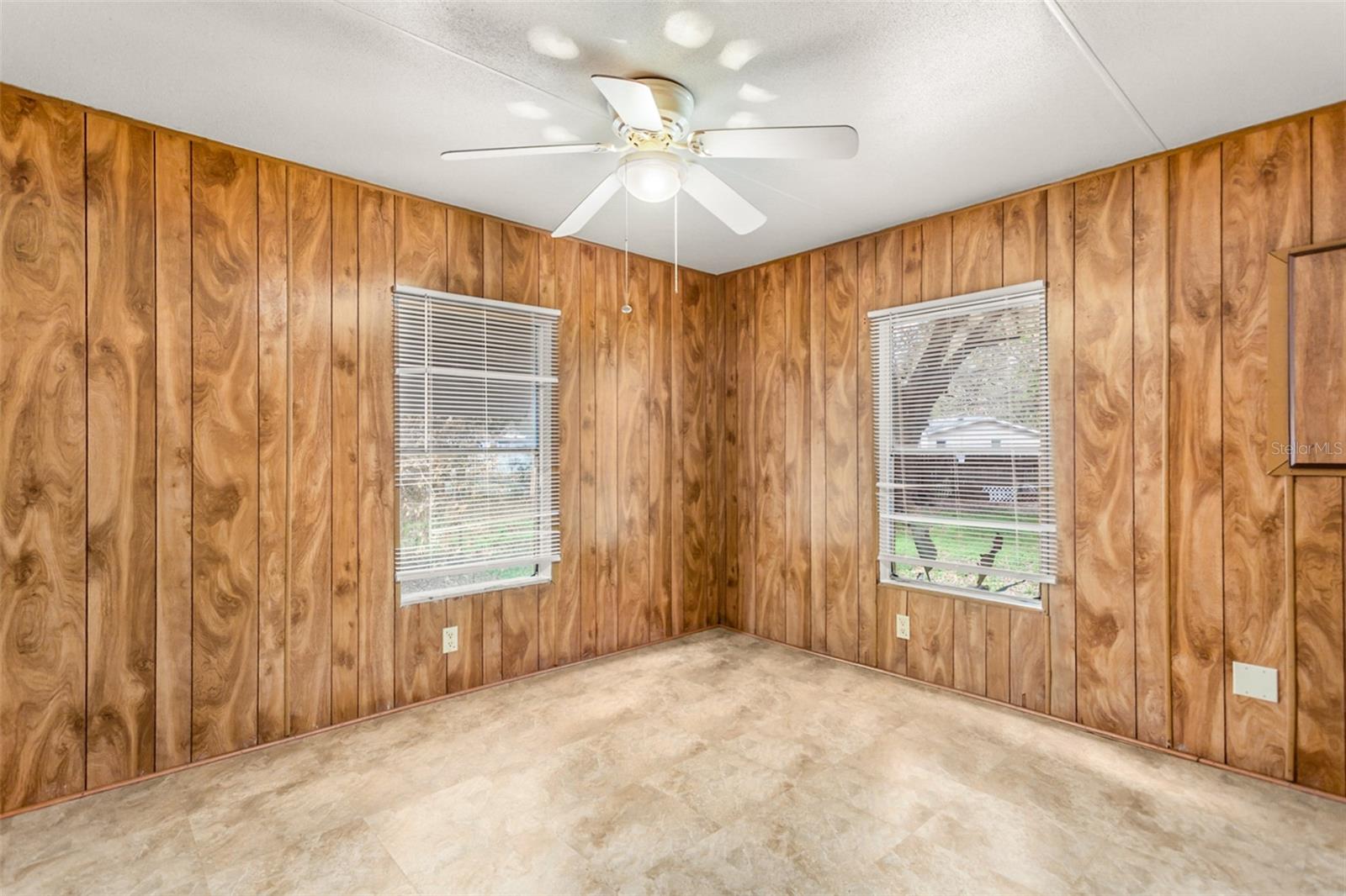 Image 19 of 36 For 233 Temple Circle W