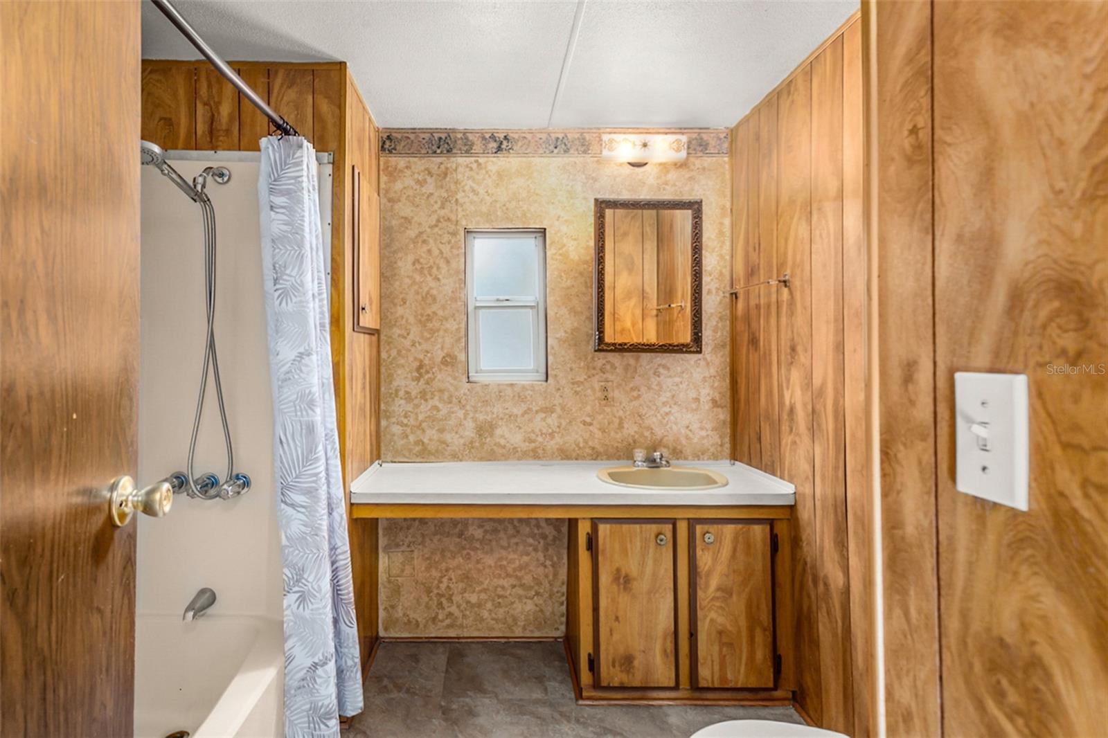 Image 21 of 36 For 233 Temple Circle W