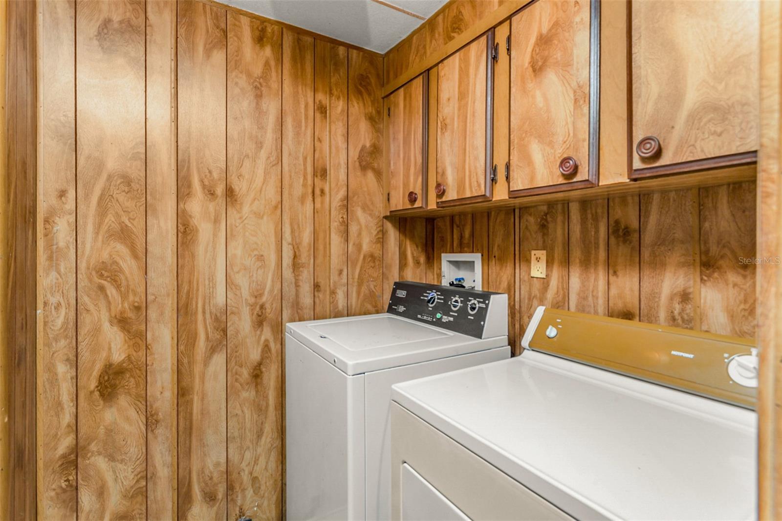 Image 22 of 36 For 233 Temple Circle W