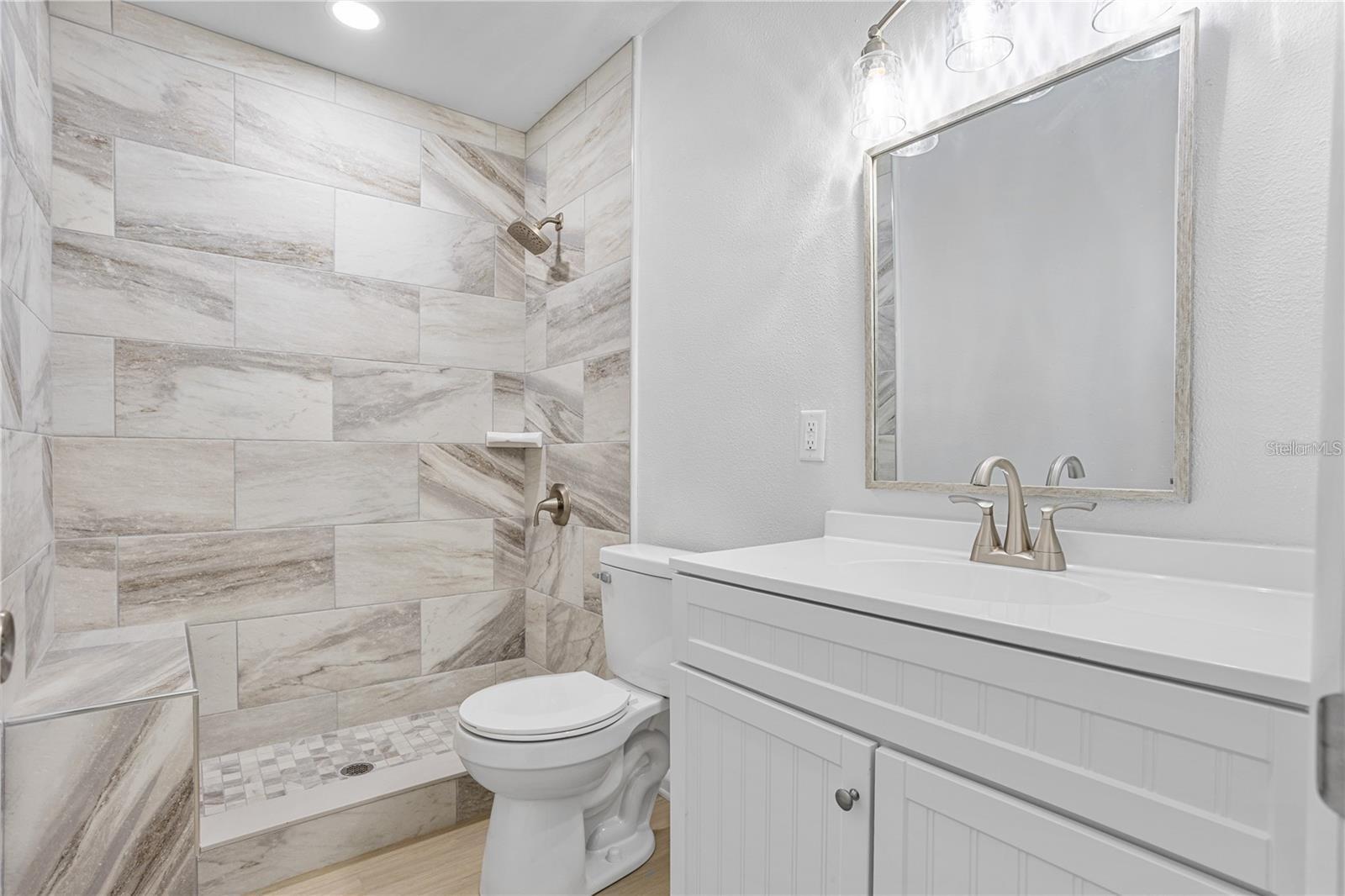 Image 14 of 26 For 769 Avenue Q Se